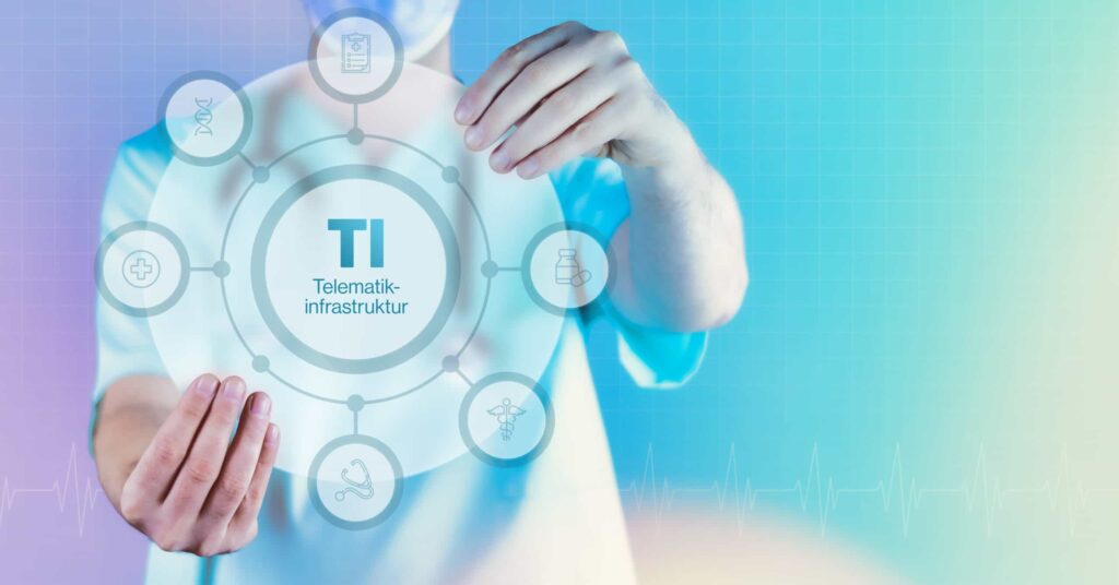 Ein Berufsangehöriger in einem Gesundheitsfachberuf hält eine Scheibe in der Hand mit der Aufschreift TI Telematikinfrastrukur und Symbolen der digitalisierten Gesundheitsbranche.