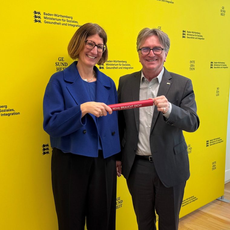 Staffelübergabe an Manfred Lucha, MdL (Bündnis90/Die Grünen) bei den RehaZentren Baden-Würrtemberg